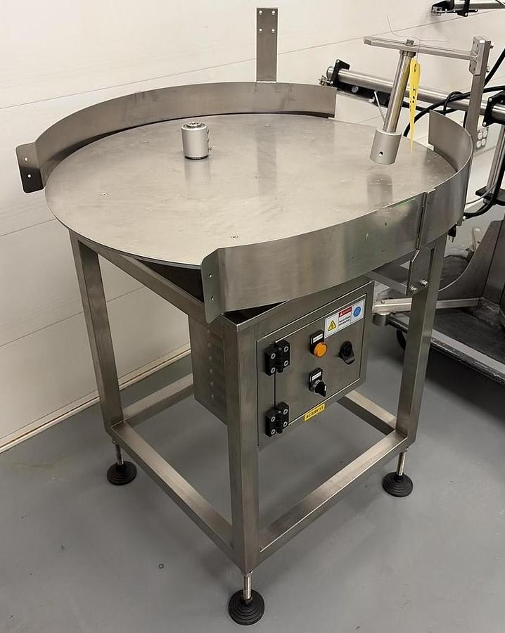 Used Used 32” Stainless Steel Accumulating Table, Model RFT-800