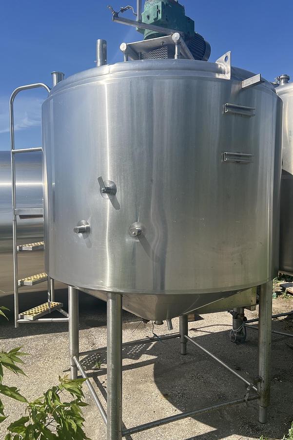 Used Used 1,000 Gallon Cherry-Burrell Stainless Steel Vertical Jacketed Mixing Tank