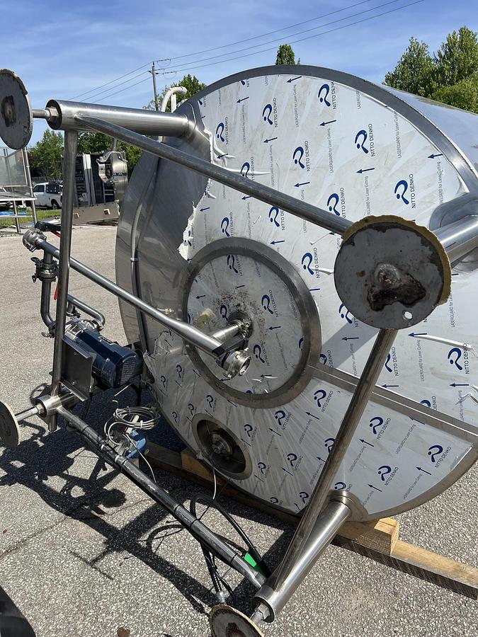 Used Used 1,800 Gallon (68.25 HL) Stainless Steel Closed Top Vertical Holding Tank