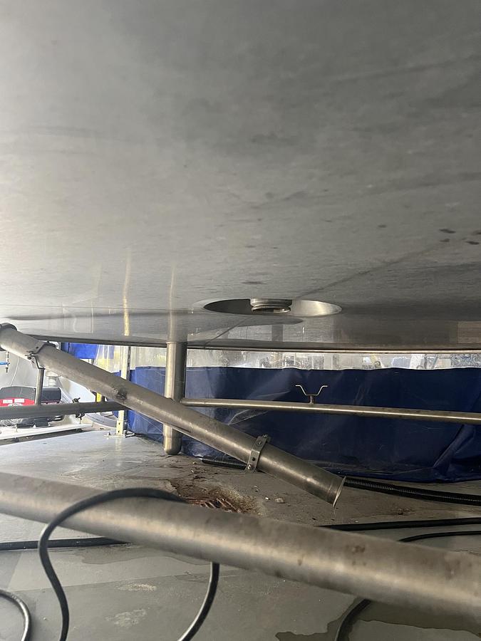 Used Used 4,300 Gallon Stainless Steel Vertical Mixing Tank