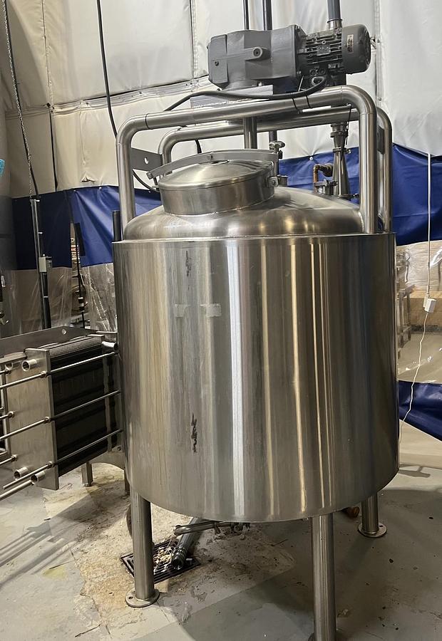 Used Used 260 Gallon Stainless Steel Vertical Jacketed Mixing Tank