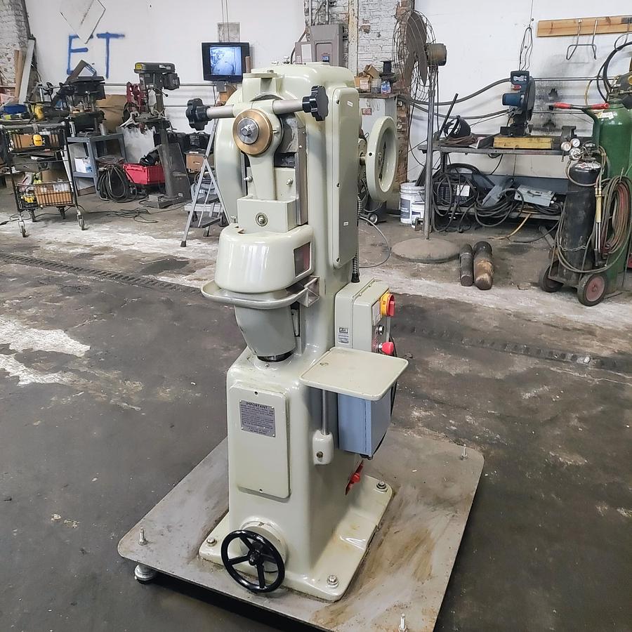 Used Used Manesty F3 Single Station Tablet Press