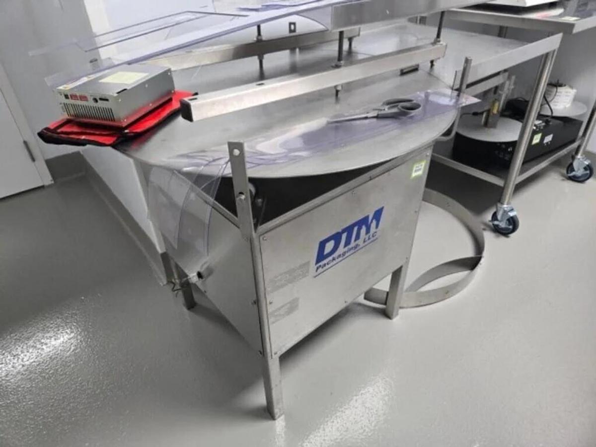 Used Used DTM 26” Stainless Steel Feeding Table