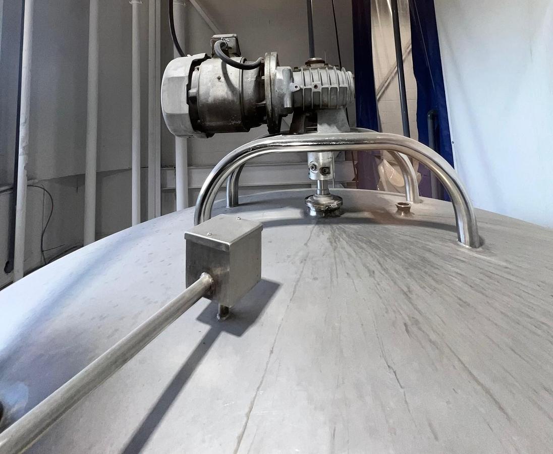 Used Used 4,300 Gallon Stainless Steel Vertical Mixing Tank