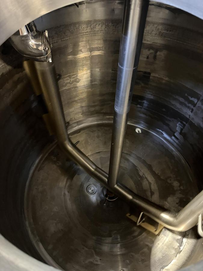 Used Used 260 Gallon Stainless Steel Vertical Jacketed Mixing Tank