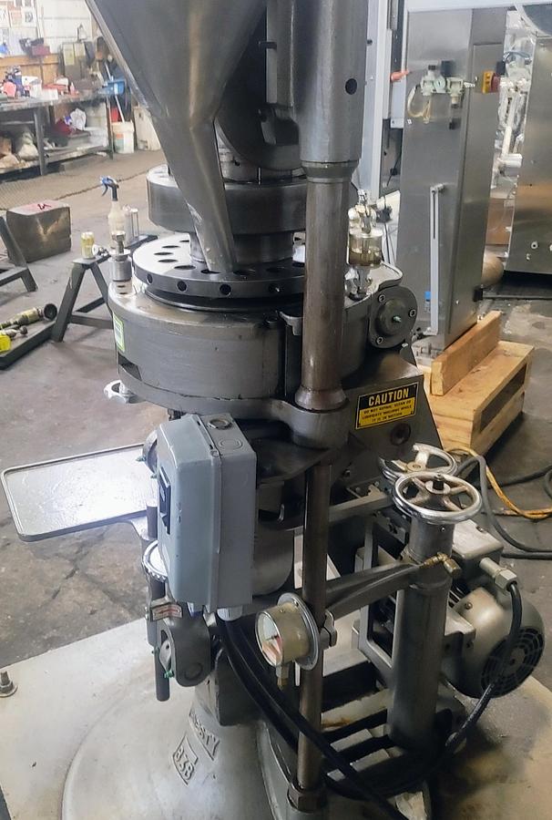 Used Used Manesty B3B - 16 Station Rotary Tablet Press