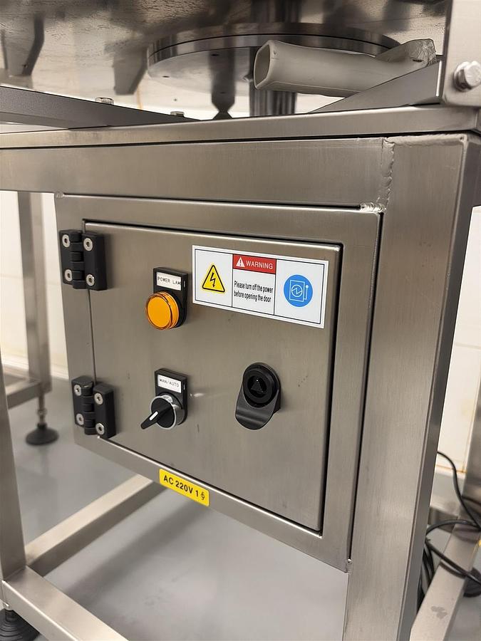 Used Used 32” Stainless Steel Feeding/Accumulating Table, Model RCT-800