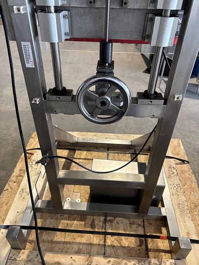 Used Used Stainless Steel Inline Cap Tightener/Retorquer