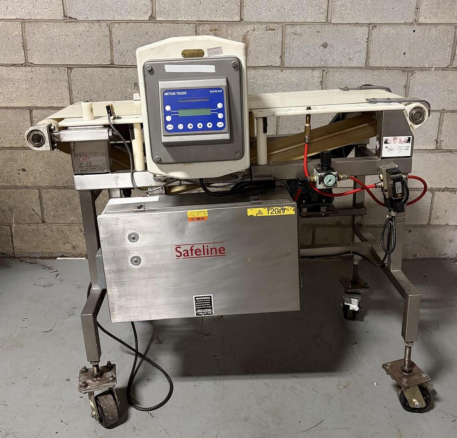Used Used Safeline Inline Metal Detector, Model Power Phase