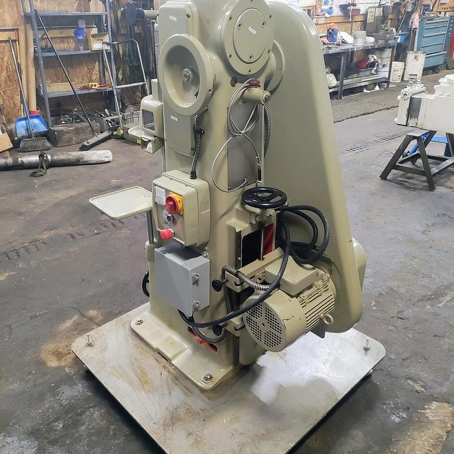 Used Used Manesty F3 Single Station Tablet Press