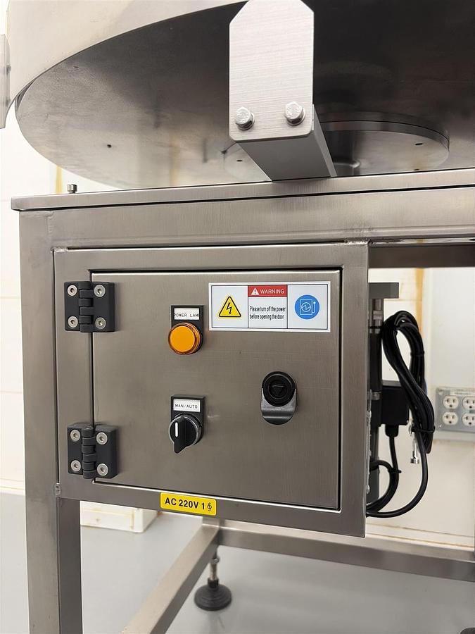 Used Used 32” Stainless Steel Accumulating Table, Model RFT-800