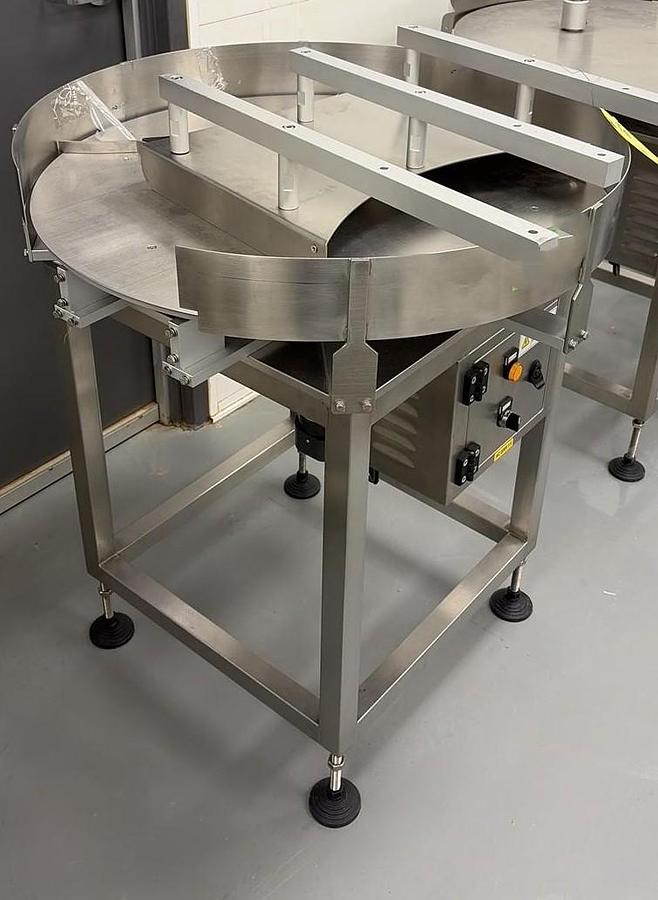 Used Used 32” Stainless Steel Accumulating Table, Model RCT-800
