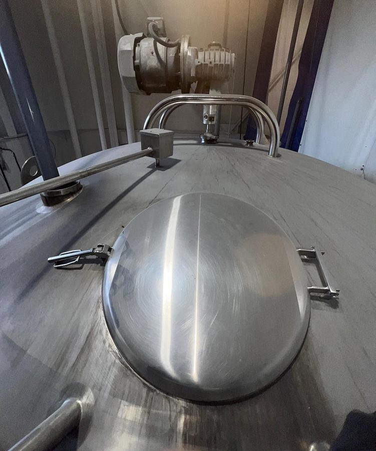 Used Used 4,300 Gallon Stainless Steel Vertical Mixing Tank