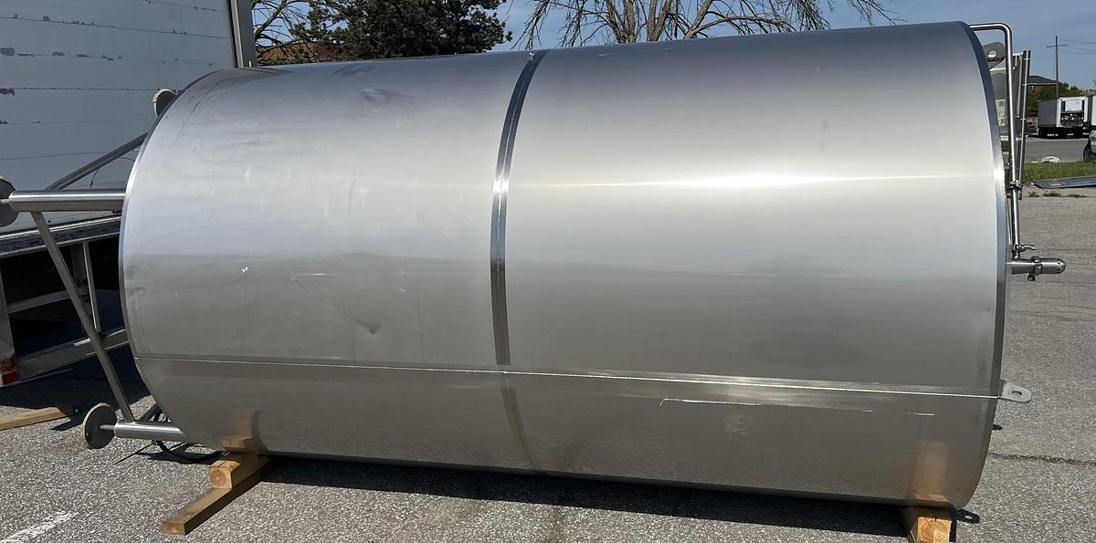 Used Used 1,800 Gallon (68.25 HL) Stainless Steel Closed Top Vertical Holding Tank