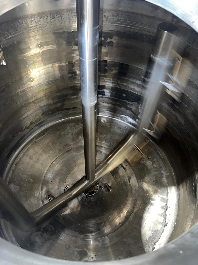Used Used 260 Gallon Stainless Steel Vertical Jacketed Mixing Tank