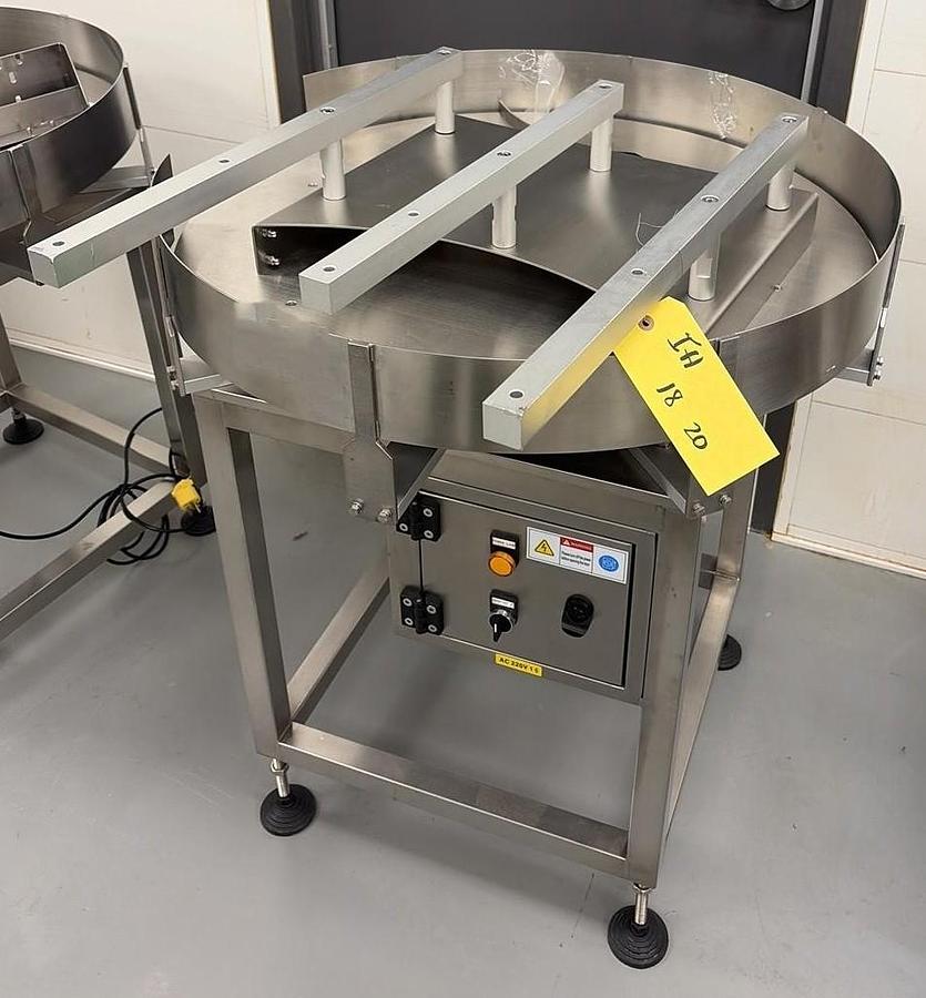 Used Used 32” Stainless Steel Accumulating Table, Model RCT-800