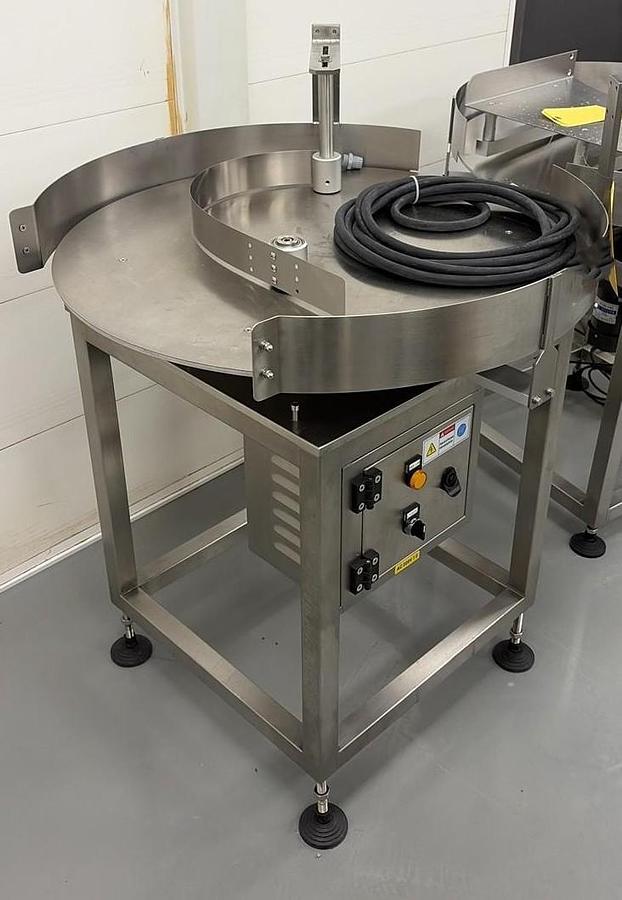 Used Used 32” Stainless Steel Accumulating Table, Model RFT-800