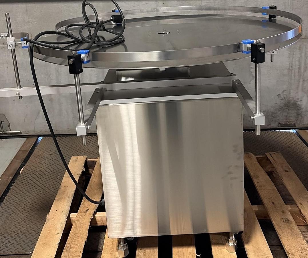 Used Used 39-1/2” Diameter Stainless Steel Accumulating Table