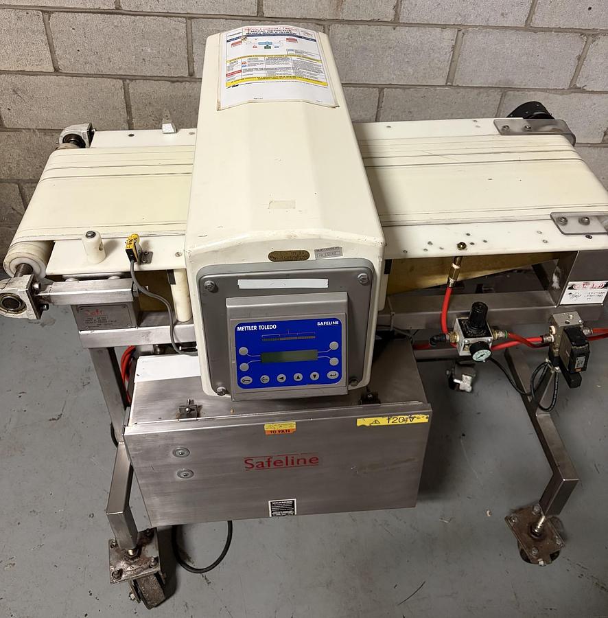 Used Used Safeline Inline Metal Detector, Model Power Phase