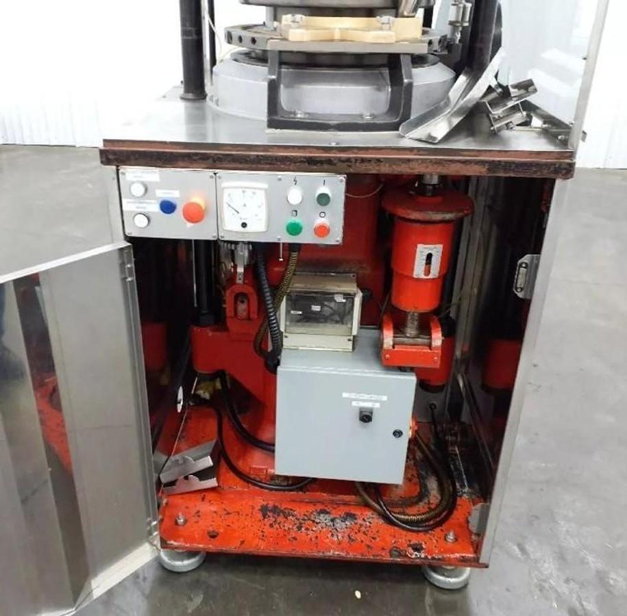 Used Used Manesty 35 Station Double Sided Rotary Tablet Press, Model BB4-35