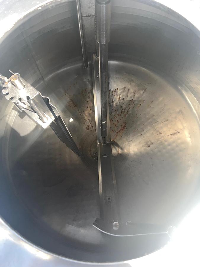 Used Used 1,000 Gallon Cherry-Burrell Stainless Steel Vertical Jacketed Mixing Tank