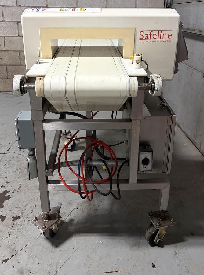 Used Used Safeline Inline Metal Detector, Model Power Phase