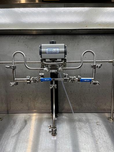 Used Used Microthermics Clean Fill Hood with Sterile Product Outlet (SPO)