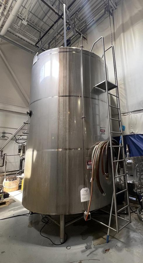 Used Used 4,300 Gallon Stainless Steel Vertical Mixing Tank