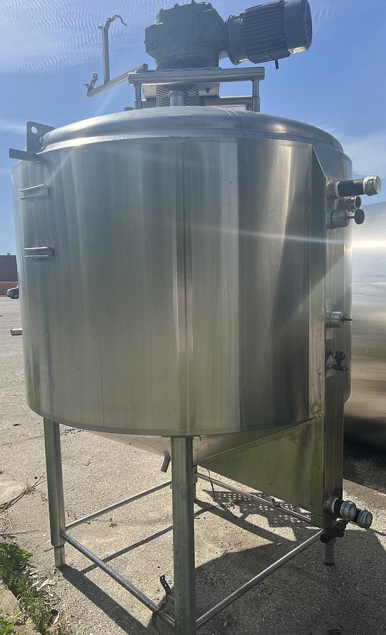 Used Used 1,000 Gallon Cherry-Burrell Stainless Steel Vertical Jacketed Mixing Tank