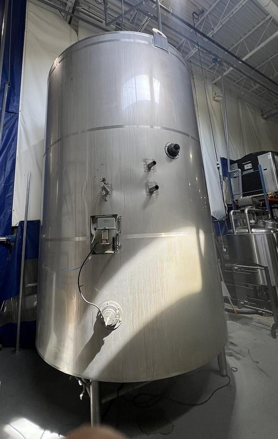 Used Used 4,300 Gallon Stainless Steel Vertical Mixing Tank