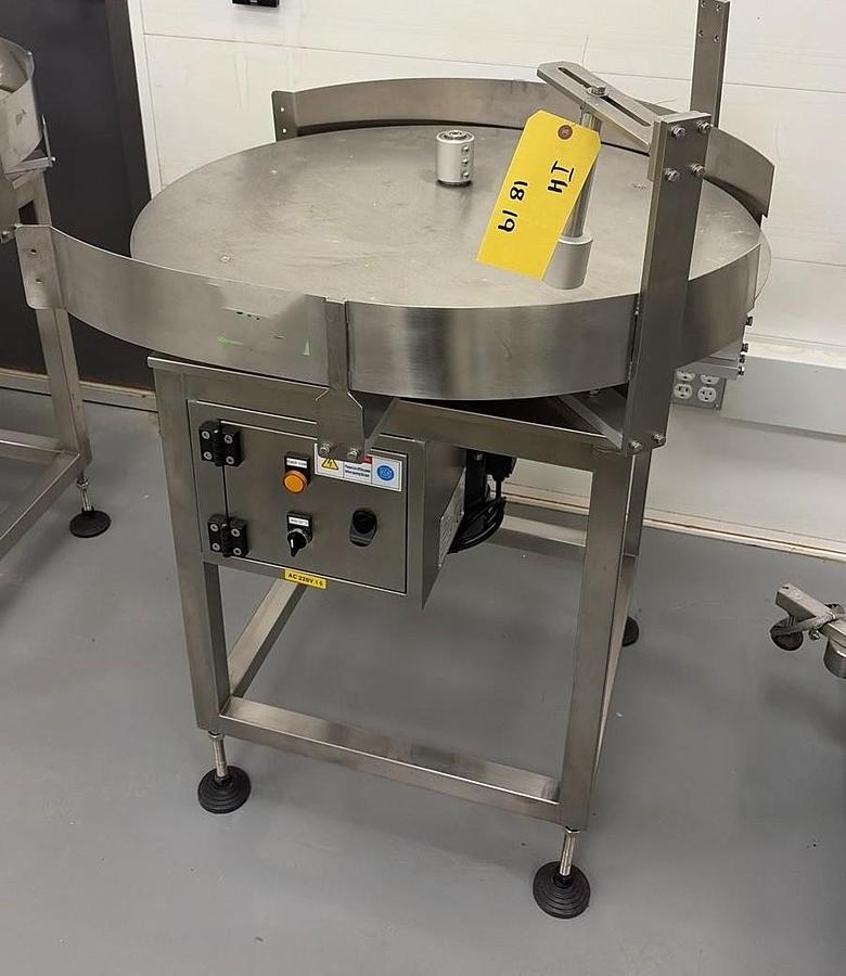 Used Used 32” Stainless Steel Accumulating Table, Model RFT-800