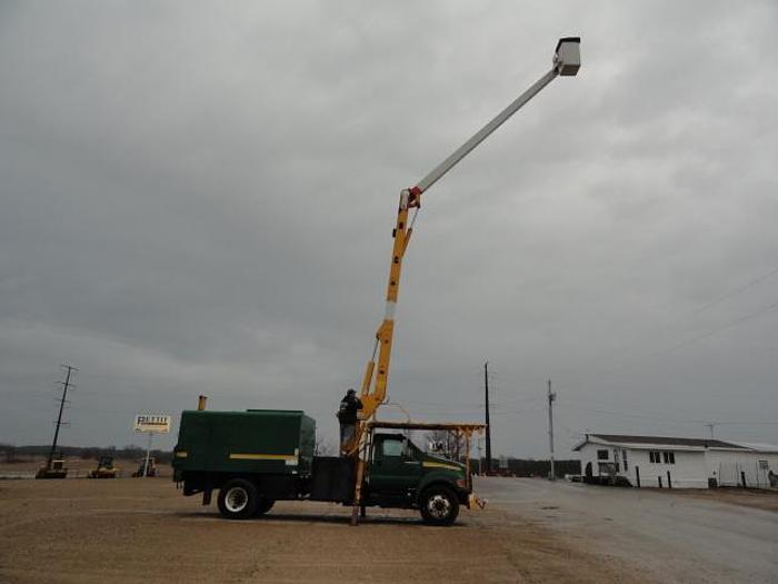 Used 2005 VERSALIFT VO255