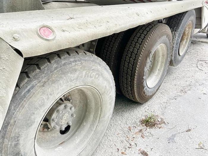 Used 2006 Peterbilt 4-Axle Concrete Mixer Truck