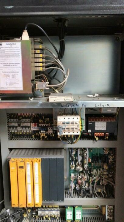 Usado 2001 AMADA PROMECAM HFE 100-3