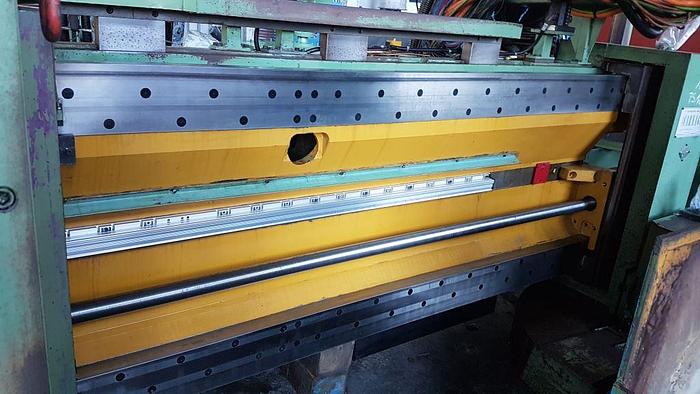 D'occasion Tour vertical CN Pietro CARNAGHI AC 20