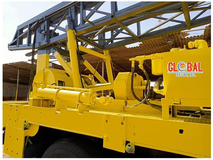 Used Item 0760 : 1976 Speedstar / Ford Water Well Drill Truck