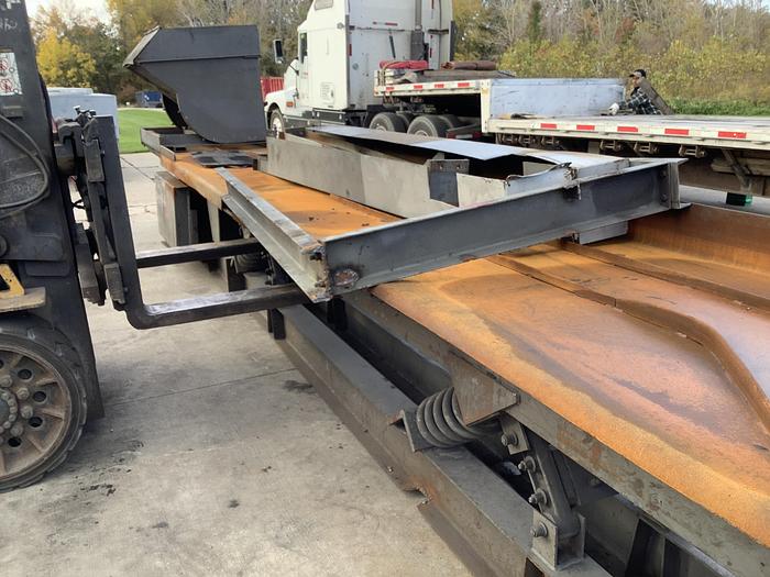 Used 1999 CARRIER HHI-3670F SHAKER CONVEYOR