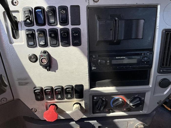 Used 2012 Mack Trucks, Incorporated CHU613