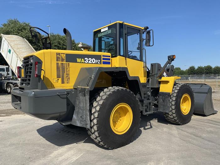 Usato 2011 KOMATSU WA320 PZ-6