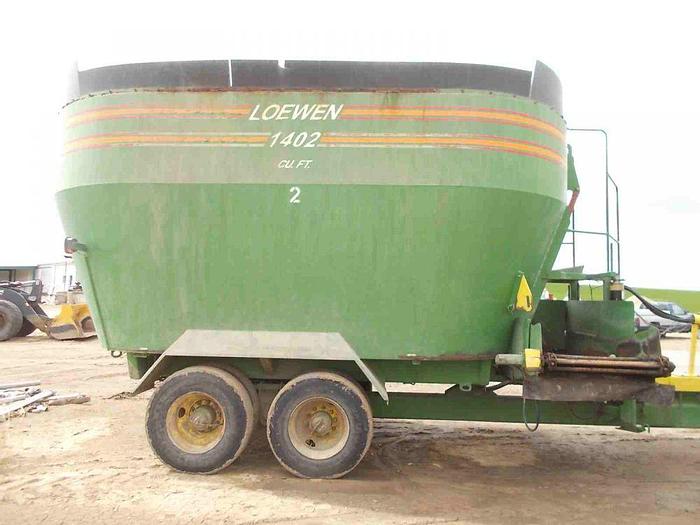 Used Loewen 1402 Vertical Feed Mixer