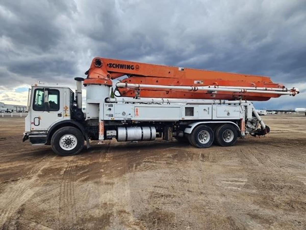 Used 2006 41m schwing