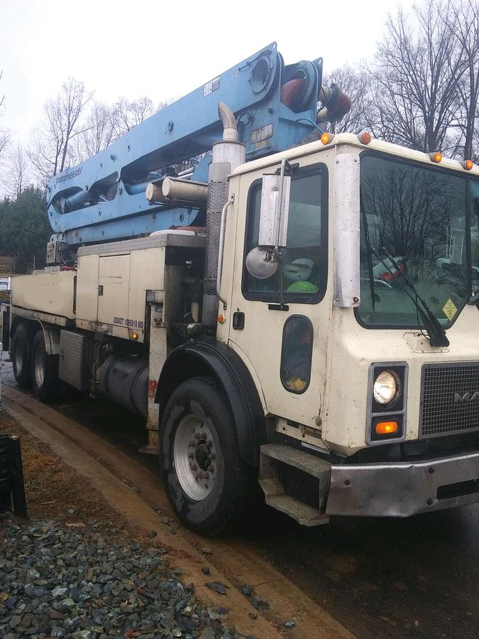 Used 2002 32m putzmiester