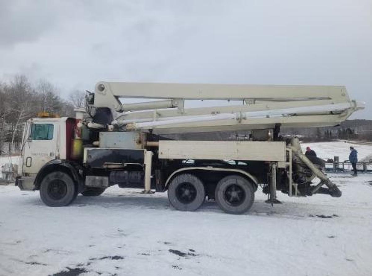 Used 1985 32m schwing