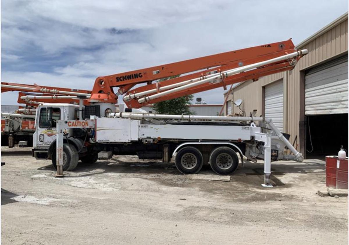 Used 2005 32m schwing