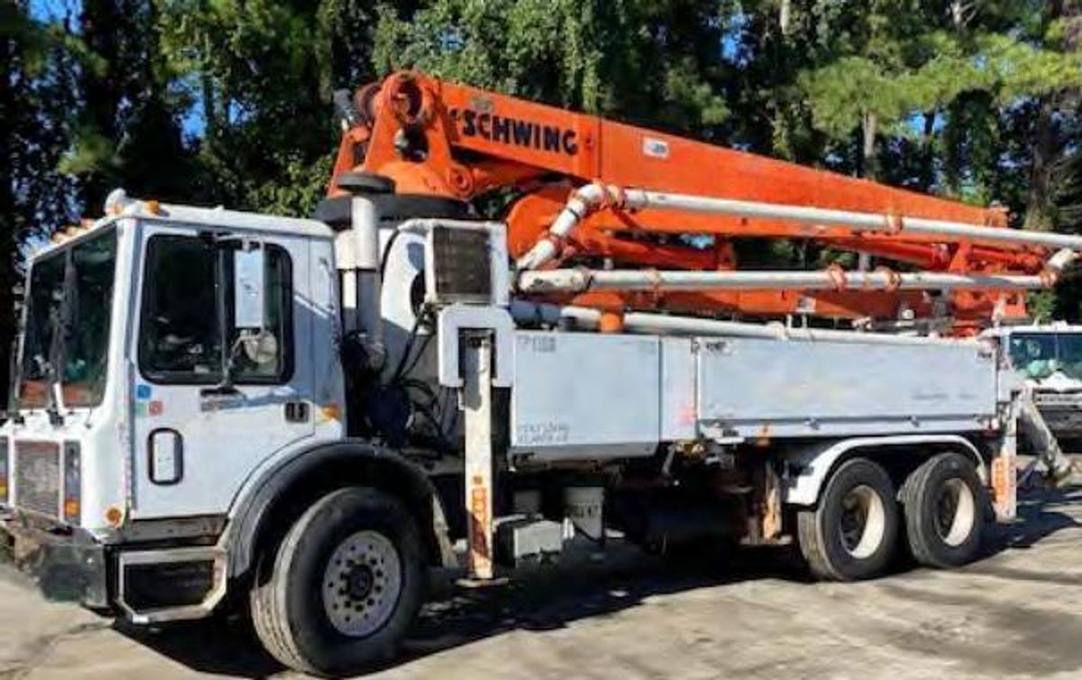 Used 2005 34m schwing