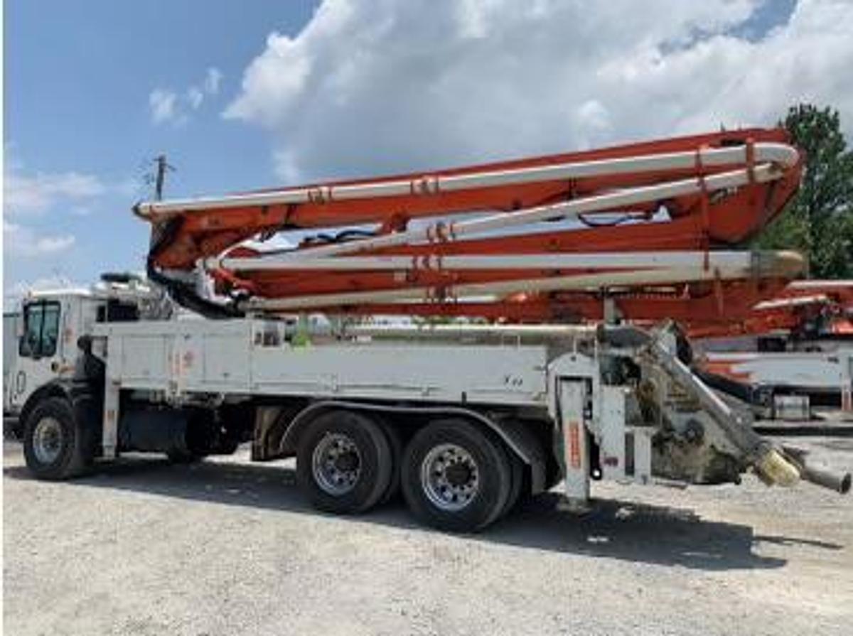 Used 2006 32m putzmiester