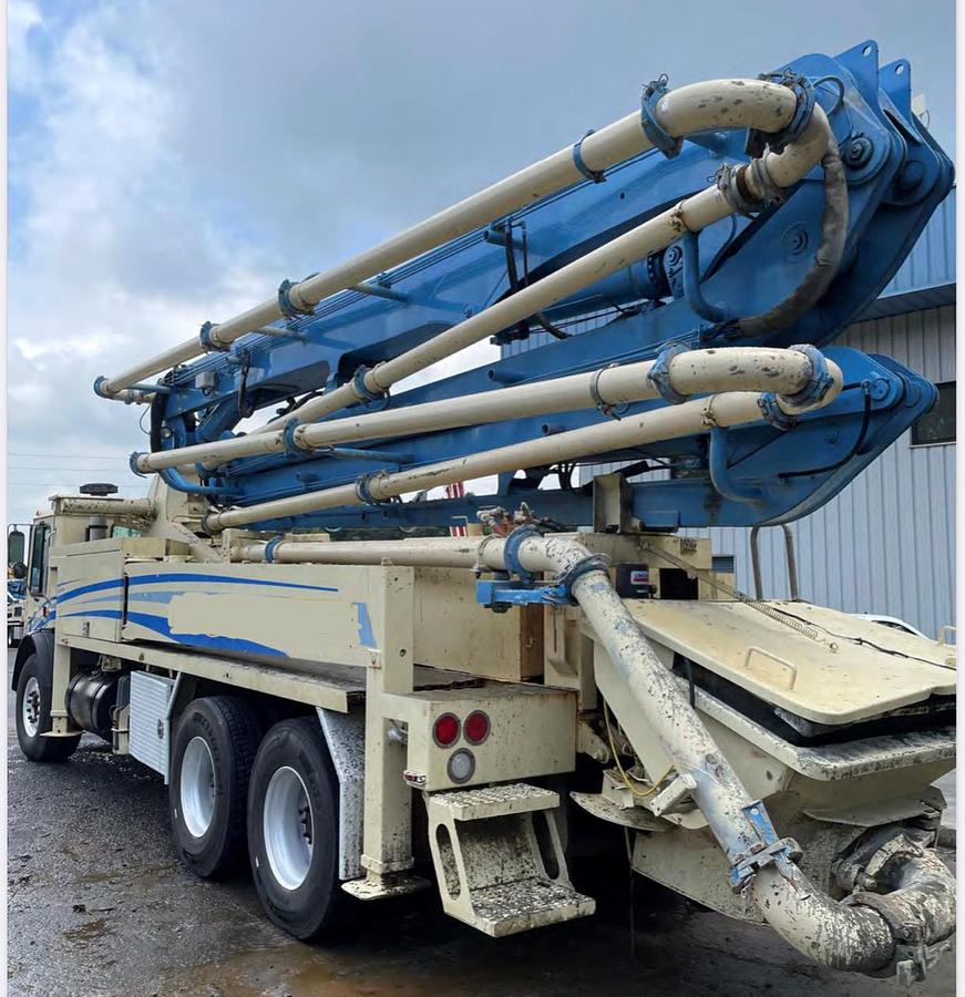 Used 2005 32m putzmiester