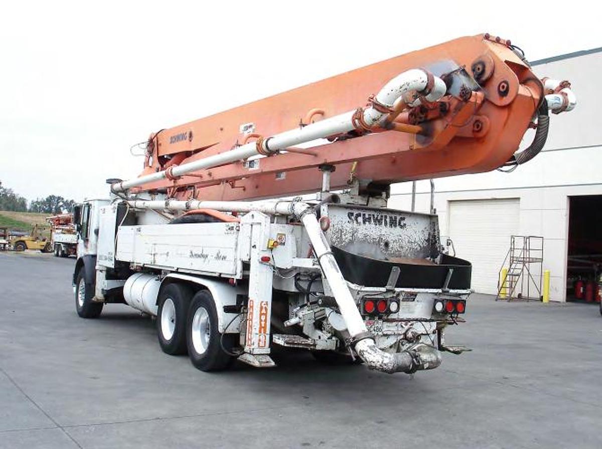 Used 2005 schwing 39m