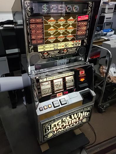 Used Slot Machines , Black and White Jackpot , fully serviced 
