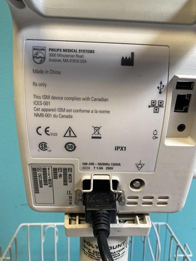 Used Philips SureSigns VS2+ Monitor auf Trolley mit Blutdruckmanschette und Fingersensor